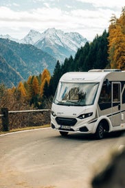 2026 Sunlight i68 A-Class Rear Single Beds photo 2