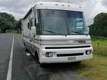 1996 Winnebago Itasca Suncruiser photo 2