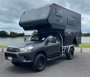 2025 Toyota Hilux SR 4x4 Mad RV Hunter
