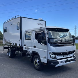 2025 Mitsubishi FUSO Trucker photo 2