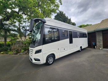 MORELO 93MB PALACE MOTOR HOME photo 2