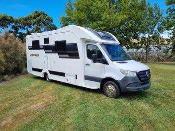 2026 Mercedes-Benz DCB Lincoln 2 Berth