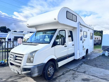 2010 Volkswagen with Ensuite and Solar, sleeps 6!