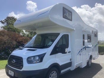 High-spec 2019 6-berth motorhome
