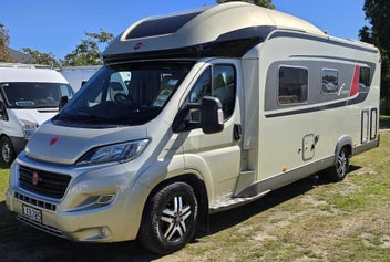 2018 Burstner Ixeo iT734