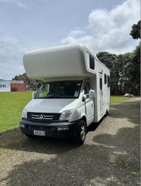 2016 LDV V80 - 4 Berth Motorhome photo 2