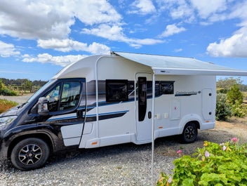 Swift 695 Motorhome – Rear Bunk Bed Layout | Famil