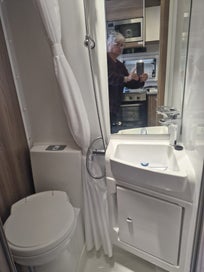 2021 SWIFT 694 photo 2