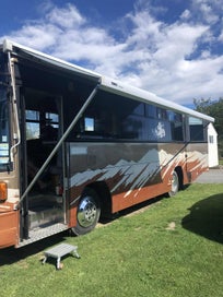 1991 Nissan RM210 6.9L Diesel Motorhome