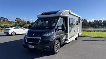 2022 Bailey Autograph 4 Berth