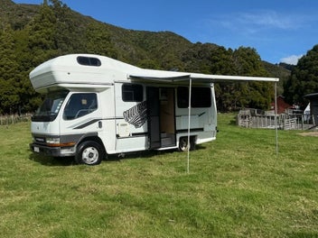 2004 Mitsubishi Canter Motorhome