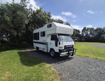 1986 Daihatsu Delta V57 Camper van