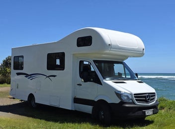 Mercedes Benz Sprinter 6 Berth 2016 photo 2