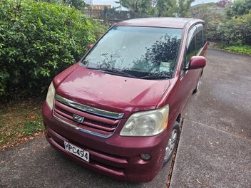 2005 Toyota Noah fully equipped