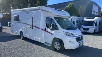 2017 Dethleffs Trend T7057DBM - rear island bed