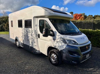 2017 Roller Team Auto-Roller 694 | 4 Berth