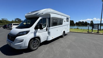 2023 Laika Kosmo 512 4 Berth
