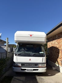 2004 Mitsubishi Canter 6 Berth
