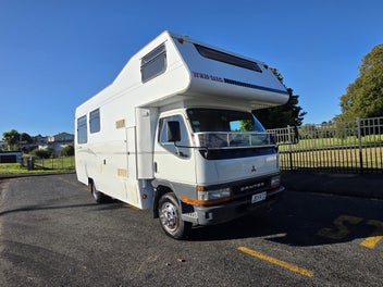 2004 Mitsibishi Canter Traillite Kaikoura